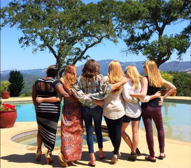 Caitlyn Jenner com amigas (Foto: Reprodução do Instagram)