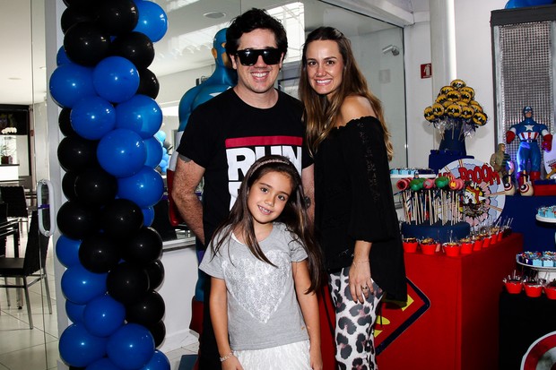 Rogério Flausino com a família (Foto: Manuela Scarpa / Foto Rio News)