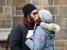 Emma Stone troca beijos com Andrew Garfield 