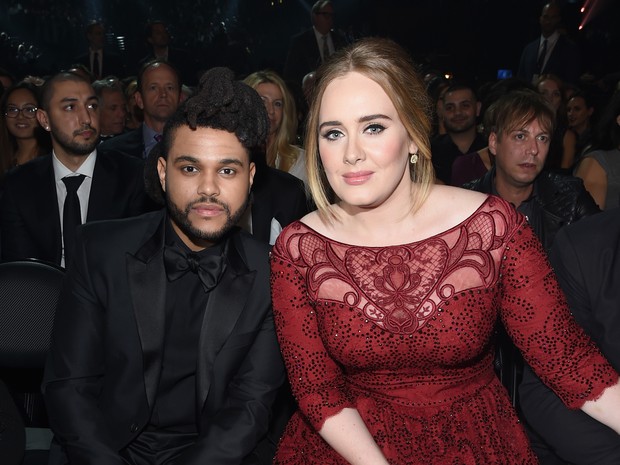 The Weeknd e Adele no Grammy, em Los Angeles, nos Estados Unidos (Foto: Larry Busacca/ Getty Images/ AFP)