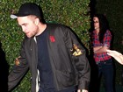 Kristen Stewart se esconde atrás de moita após festa com Robert Pattinson