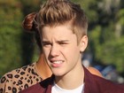 Sem franja, Justin Bieber grava comercial em Los Angeles