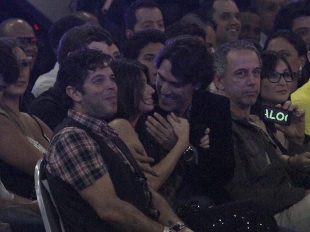 Paula Fernandes e o namorado, Henrique Do Valle, no Prêmio Multishow (Foto: Isac Luz/ EGO)