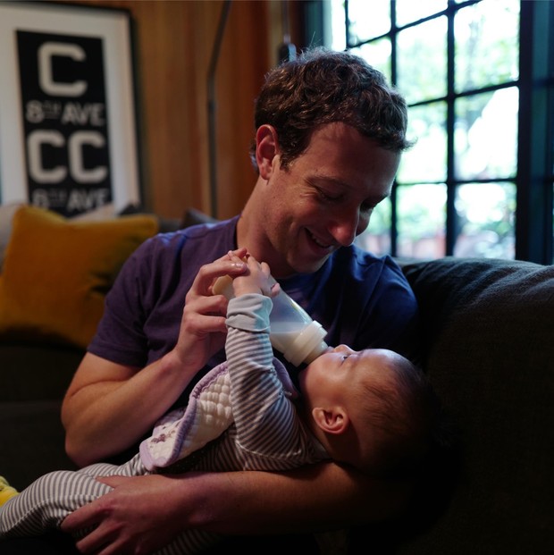 Mark Zuckerberg com a filha (Foto: Reprodução/Facebook)