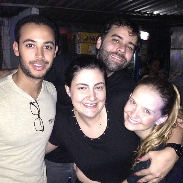 Fernanda Rodrigues com amigos (Foto: Reprodução/Instagram)