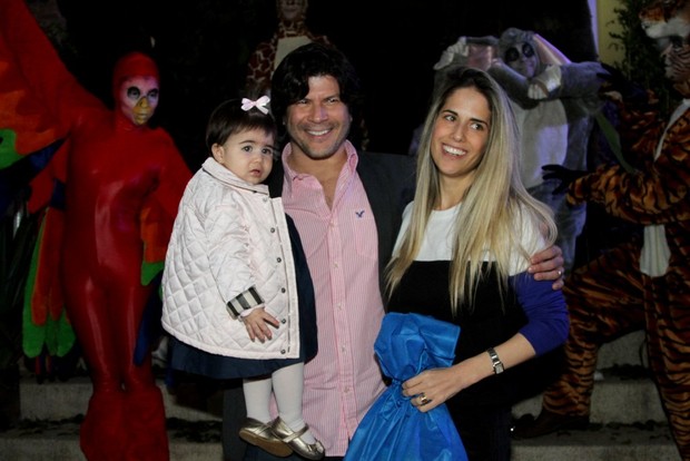 Paulo Ricardo com a família na festa de Vittorio (Foto: Thiago Duran e Leo Franco / AgNews)