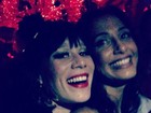 Mariana Ximenes e Camila Pitanga curtem baile de carnaval juntas
