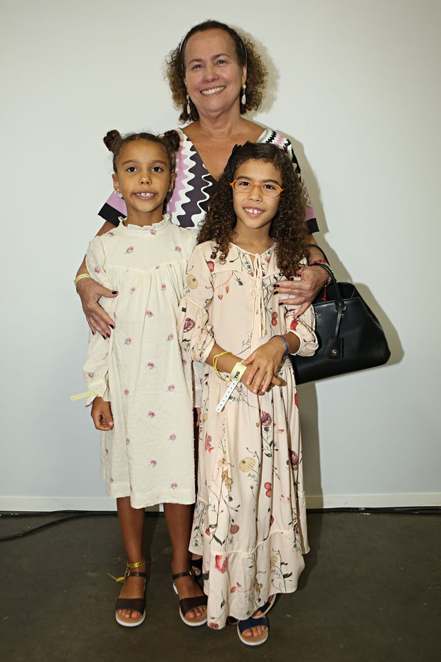 Dona Sônia Nazário com as netas Maria Alice e Maria Sophia (Foto: Celso Tavares / Ego)