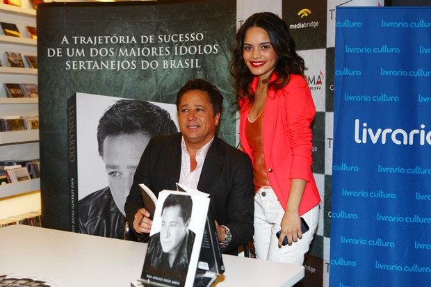 Carol Macedo no lançamento do livro do Leonardo (Foto: Iwi Onodera / EGO)