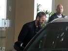 Ringo Starr deixa hotel no Rio