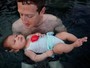 Mark Zuckerberg mostra foto da primeira aula de natação da filha