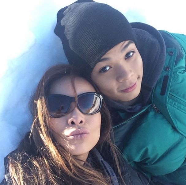 Carol Nakamura e filho (Foto: Instagram / Reprodução)