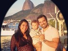 Priscila Pires comemora aniversário do marido com blusa transparente
