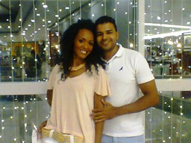 Aline Mattos e Jeferson Dias estão juntos há 9 anos (Foto: Facebook / reprodução)