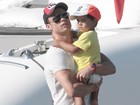Cristiano Ronaldo passeia com o filho e a namorada
