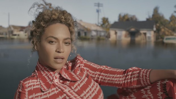 Beyoncé no clipe de Formation, seu novo single (Foto: Reprodução / Youtube)