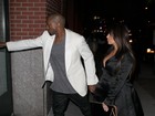 Kim Kardashian curte jantar romântico e exibe barrigão de grávida
