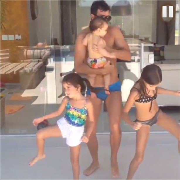 Rodrigo Faro dança reggae com as filhas (Foto: Instagram / Reprodução)