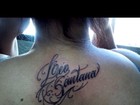 Fã tatua nome de Léo Santana nas costas
