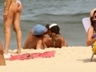 Felipe Dylon troca beijos com Aparecida Petrowky no Rio
