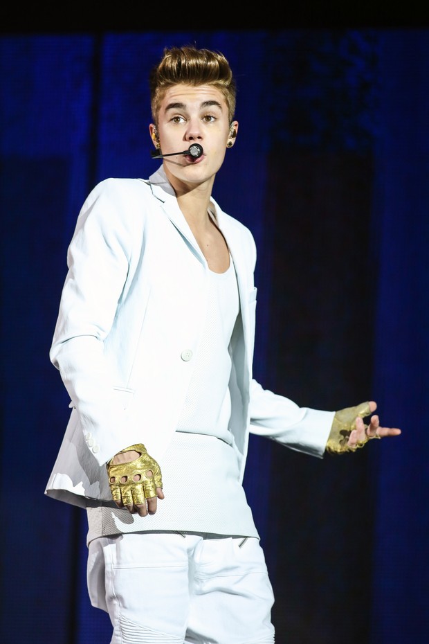 Justin Bieber vestido de Elvis (Foto: Grosby Group / Agência)