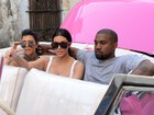 Kim Kardashian, Kanye West e a filha North causam frenesi em visita a Cuba
