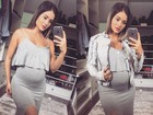 Aryane Steinkopf tira selfie exibindo a barriga de grávida
