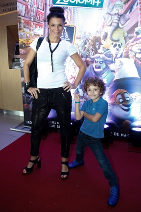 Mylla Christie e o filho (Foto: Brazil News)