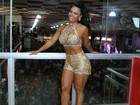 Viviane Araújo investe em look curtinho para ensaio: 'Vamos sambar'