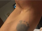 Rodrigão tatua pezinho do filho: 'Fico olhando pra ele como um bobo'