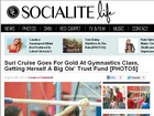 Katie Holmes leva Suri Cruise para aula de ginástica olímpica