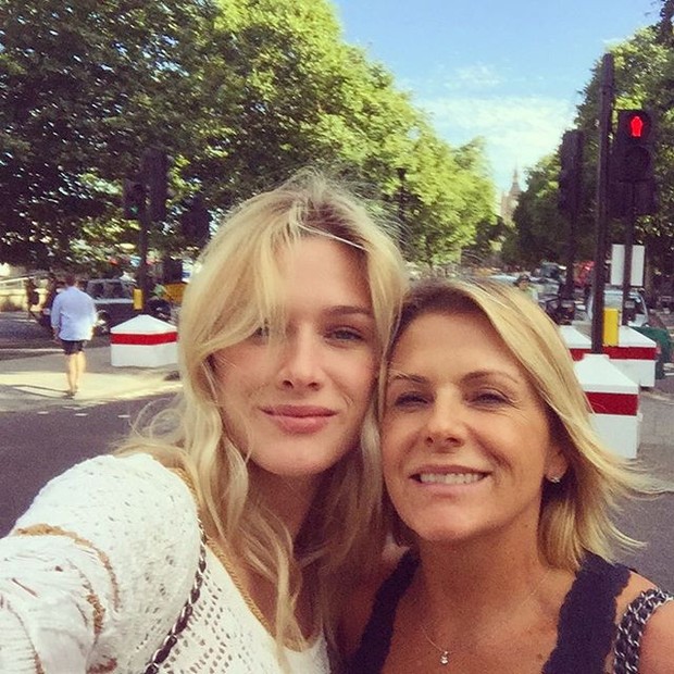 Fiorella Mattheis com a mãe  (Foto: Reprodução/Instagram)