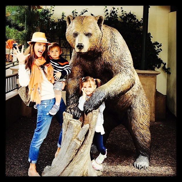 Alessandra Ambrósio e família (Foto: Instagram / Reprodução)