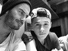 Brooklyn Beckham faz selfie com o pai e brinca: 'Mais descolado que ele'
