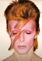 David Bowie: Veja evolução do estilo e relembre os looks mais marcantes