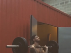 Lucas Lucco exibe abdômen trincado e braços sarados em academia; vídeo