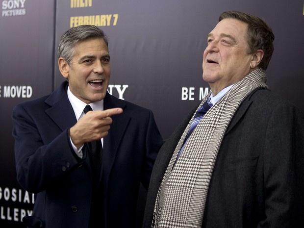 George Clooney e John Goodman em première de filme em Nova York, nos Estaods Unidos (Foto: Carlo Allegri/ Reuters)