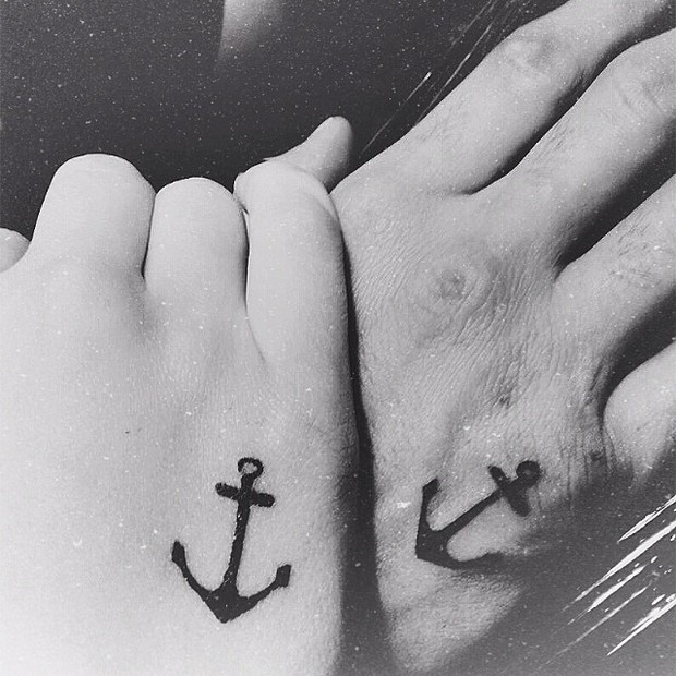 Tatuagens de Tereza Brant e da namorad,a Rafaela (Foto: Instagram / Reprodução)