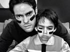 Kaká e o filho pintam o rosto para torcer na final do Super Bowl