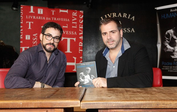 Fábio de Melo e Rodrigo Alverez na livraria da Travessa (Foto: Anderson Barros / EGO)