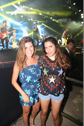 Fernanda Paes Leme e Marina Morena em show em Salvador, na Bahia (Foto: Fred Pontes/ Divulgação)