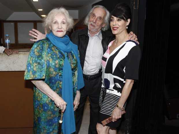 Christiane Torloni com os pais, Monah Delacy e Geraldo Matheus, em estreia de peça na Zona Sul do Rio (Foto: Ag. News)