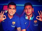 Neymar e Daniel Alves posam juntos em foto na rede social: 'Tudo ok'