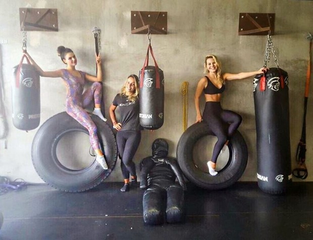 Isis Valverde com amigas após atividade física  (Foto: Reprodução/Instagram)