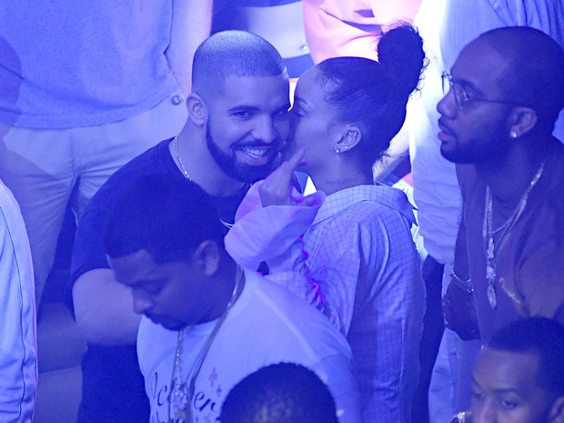Drake e Rihanna em boate em Miami, nos Estados Unidos (Foto: Grosby Group/ Agência)