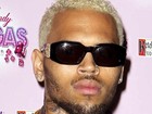 Chris Brown é preso depois de atacar homem na rua, diz site