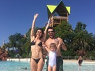Mirella Santos e Ceará posam com a filha Valentina em praia de Orlando