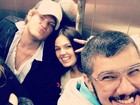 Isis Valverde e o namorado fazem pose em elevador