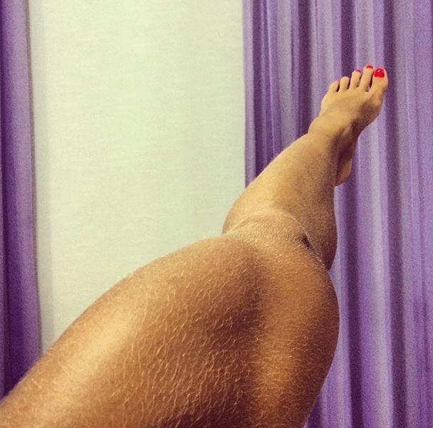 Graciella Carvalho mostra coxa musculosa (Foto: Instagram / Reprodução)