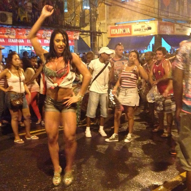 Gracyanne Barbosa em ensaio da Mangueira no Rio (Foto: Instagram/ Reprodução)